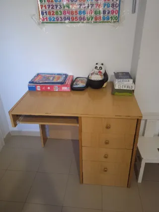 Mesa de escritorio de madera
