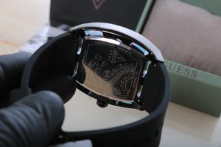Reloj Guess Legend Negro y Dorado
