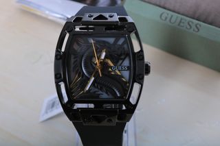 Reloj Guess Legend Negro y Dorado