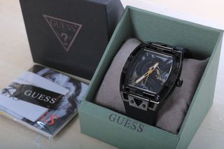 Reloj Guess Legend Negro y Dorado