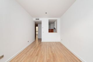 Piso en venta en Valdeacederas en Madrid