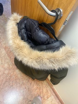 Chaqueta parka Mango verde con capucha