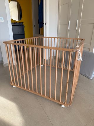 Parque para bebé madera 1x1m, se recoge y pliega.