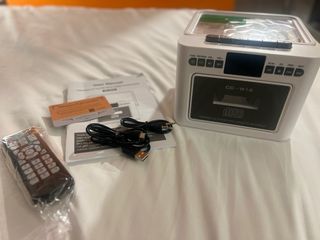 Reproductor CD Portátil con Grabador Cassette