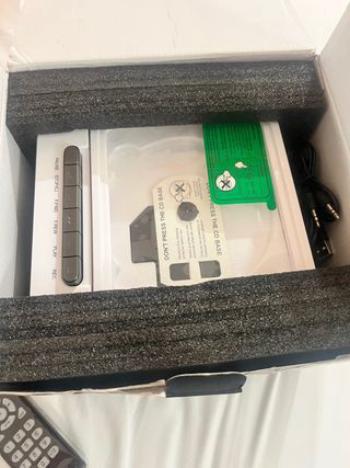 Reproductor CD Portátil con Grabador Cassette