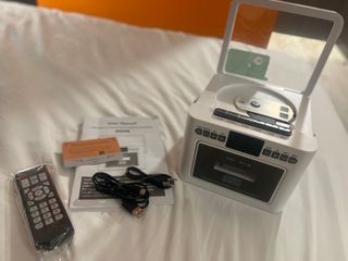 Reproductor CD Portátil con Grabador Cassette