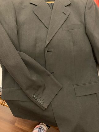 Traje gris talla L