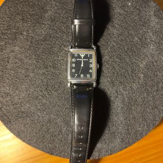 Elegante Reloj de vestir Armani Negro y Plateado.