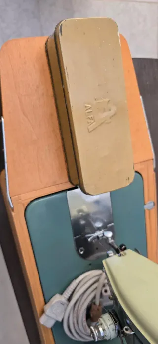 Máquina de coser Alfa Royale con maletín