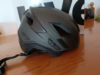 Casco UVEX. Patinete electrico o bicicleta