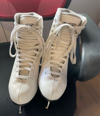 Patines de patinaje sobre hielo