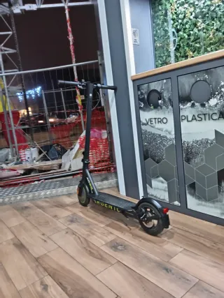 Monopattino Elettrico Argento AG23