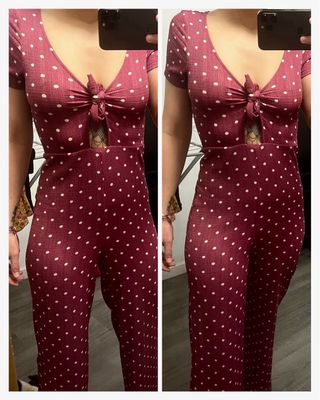 Mono largo acampanado morado con estampado.