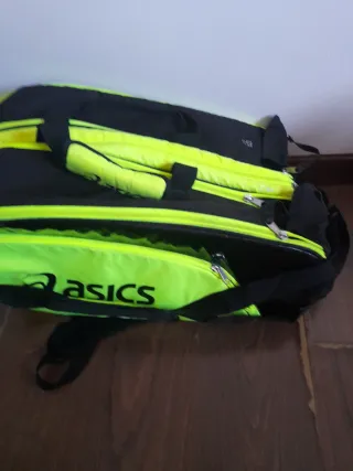 Mochila Asics Negra y Lima para Pala