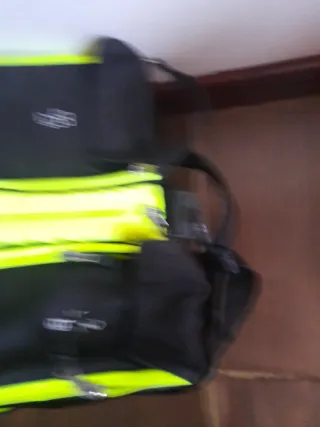 Mochila Asics Negra y Lima para Pala