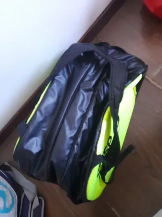 Mochila Asics Negra y Lima para Pala