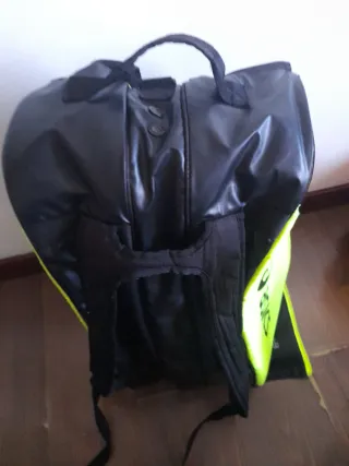 Mochila Asics Negra y Lima para Pala