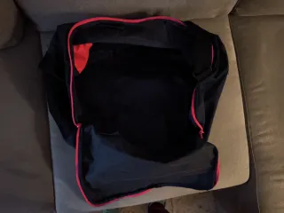 Bolsa de deporte Puma negra y rosa
