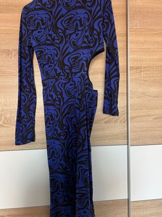 Vestido azul con corte en cadera Inside