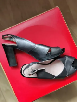 Zapatos tacón medio gris plateado