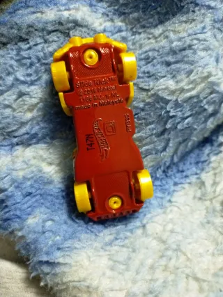 Coche Hot Wheels Amarillo