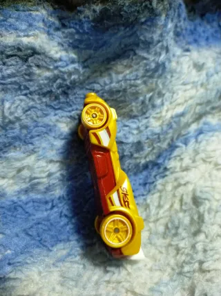 Coche Hot Wheels Amarillo