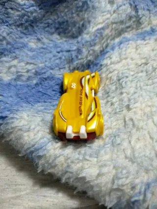 Coche Hot Wheels Amarillo