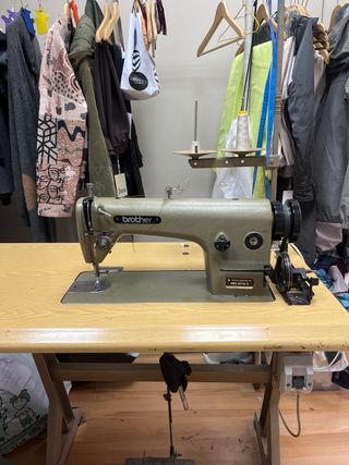 Máquina de coser industrial Brother