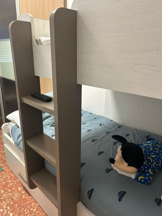 Cama tren 3 camas con almacenaje Si  colchon leeer