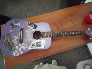 Guitarra Hanna Montana Morada