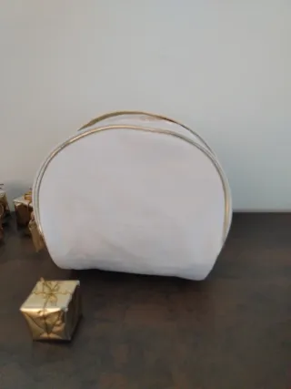 Bolsa de maquillaje Christian Dior sin usar
