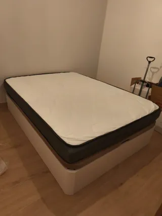 Canapé y Colchón Blanco y Negro