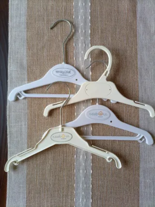 Lote perchas infantiles