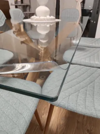 Mesa de cristal con 8 sillas