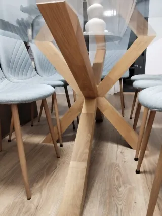 Mesa de cristal con 8 sillas