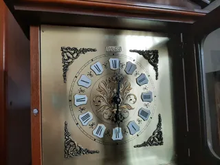 Reloj de pie antiguo para reparar