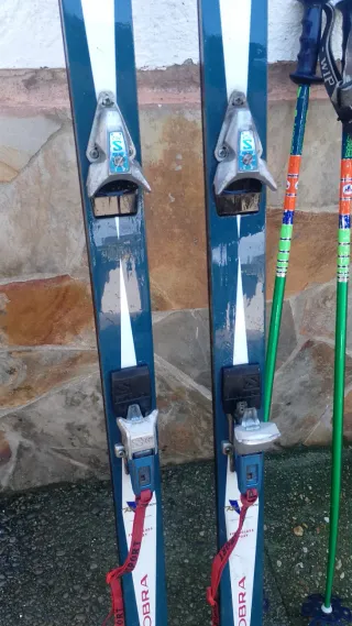 Esquís Rossignol Cobra y bastones