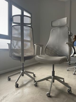 2 Sillas de Escritorio Ikea de color gris