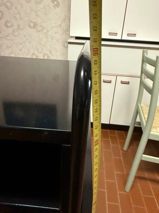 Mobile TV nero con rotelle