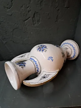 Jarrón antiguo de cerámica azul y blanco