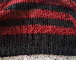 Jersey corto rayas rojo y negro