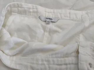 Falda blanca con bordado de flores