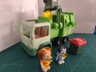 Camión de Basura Bluey con Figuras