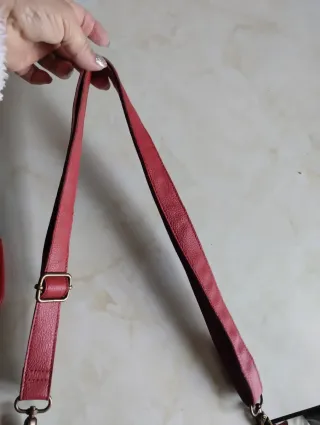 Bolso Desigual color burdeos Amplio