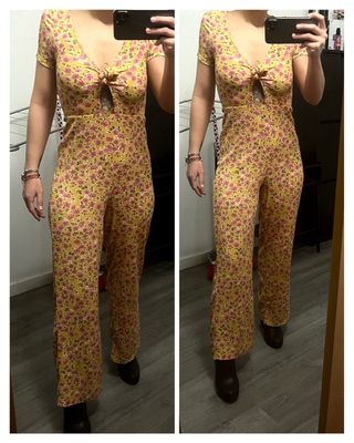 Mono largo acampanado amarillo con estampado.