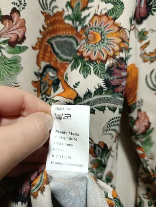 Blusa de mujer con estampado floral