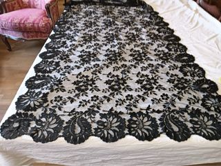 Mantilla de encaje negro