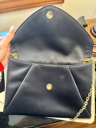 MaxMara bolso envelope satén azul noche y dorado