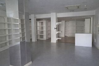 Local comercial en alquiler en La Buhaira en Sevilla