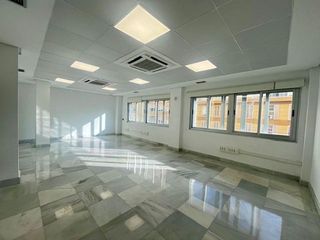 Oficina en alquiler en Perchel Norte - La Trinidad en Málaga